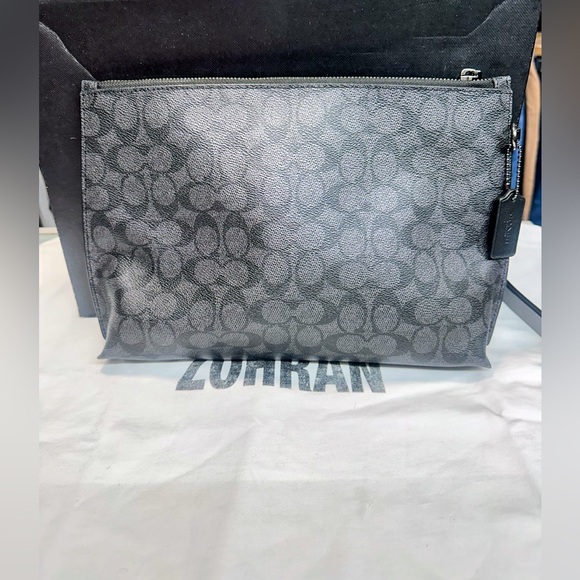 Coach Carry All Pouch In Signature Canvas.New no tag .Gunmetal/Charcoal/Black - Picture 3 of 10